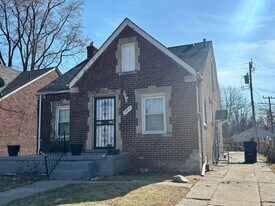 15596 Eastwood St in Detroit, MI - Building Photo