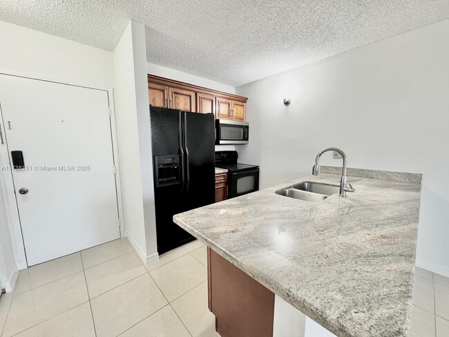 2401 Riverside Dr in Coral Springs, FL - Building Photo - Building Photo