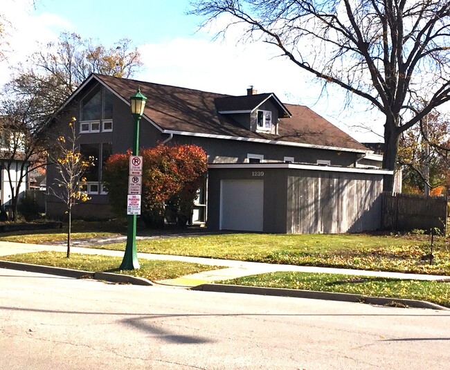 1239 Lake Ave Rentals in Wilmette, IL