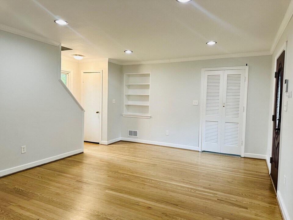 2500 Lake Ave in Cheverly, MD - Building Photo