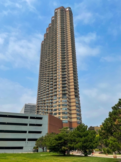 3660 N Lake Shore Dr, Unit 611 in Chicago, IL - Foto de edificio