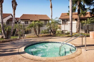 Elan Milano in Oceanside, CA - Foto de edificio - Building Photo
