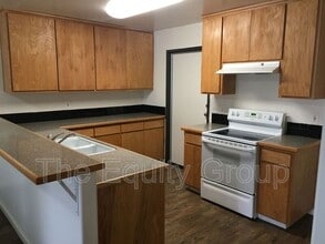415 N Park St in Visalia, CA - Building Photo - Building Photo