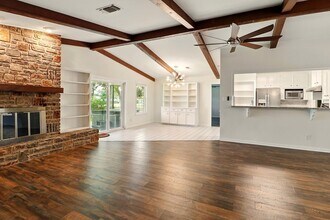 505 Silver Spur in Horseshoe Bay, TX - Foto de edificio - Building Photo