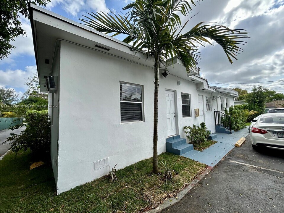 601 NW 90th St in El Portal, FL - Building Photo