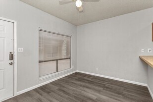 2120 Pearl St in Nacogdoches, TX - Building Photo