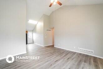 1016 NE Queens Ct in Lee's Summit, MO - Building Photo - Building Photo