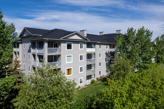 Cassils Manor in Brooks, AB - Building Photo - Building Photo