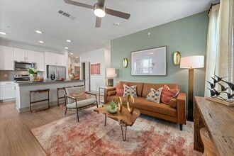Alta Landing in Kennedale, TX - Foto de edificio - Building Photo