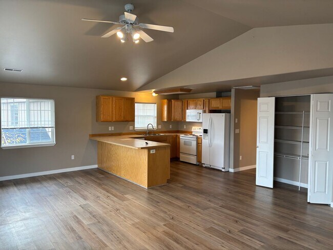 1523 NE Frank McClean Ct in Bend, OR - Building Photo - Building Photo