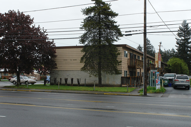 Midland Apartments in Portland, OR - Building Photo - Building Photo