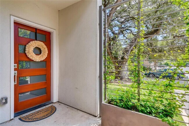 2002 Glen Allen St in Austin, TX - Building Photo - Building Photo