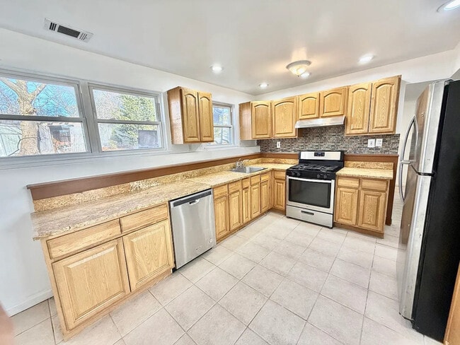 6 Citadel Ave in Toms River, NJ - Foto de edificio - Building Photo