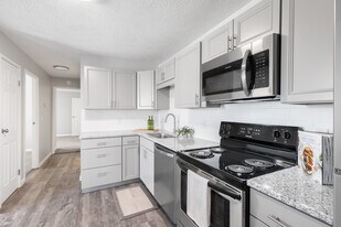 Skyridge Apartment Homes in Cincinnati, OH - Building Photo