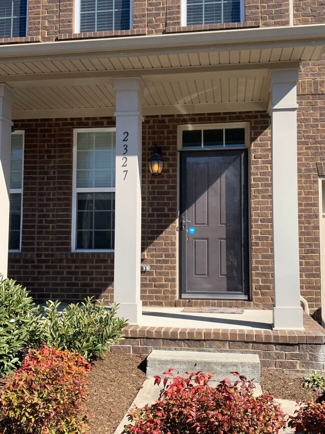 2327 Traemoor Village Dr in Nashville, TN - Building Photo - Building Photo