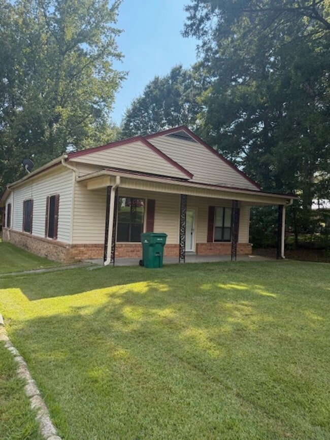 1021 Pauline St in Tupelo, MS - Building Photo - Building Photo