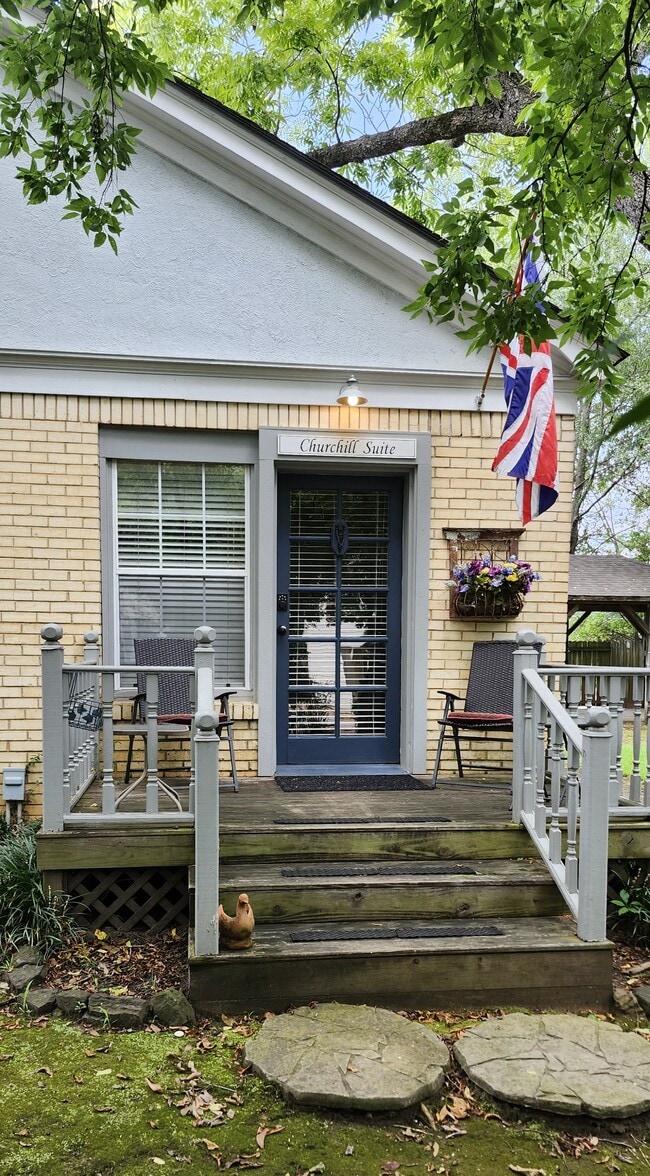 404 Sunny Ln, Unit Churchill Suite