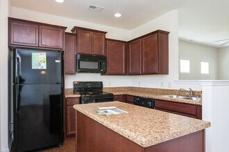 73 Howard Ave in Cartersville, GA - Building Photo - Building Photo