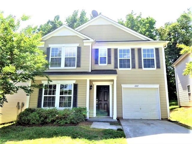 2927 Meadow Knoll Dr in Charlotte, NC - Building Photo