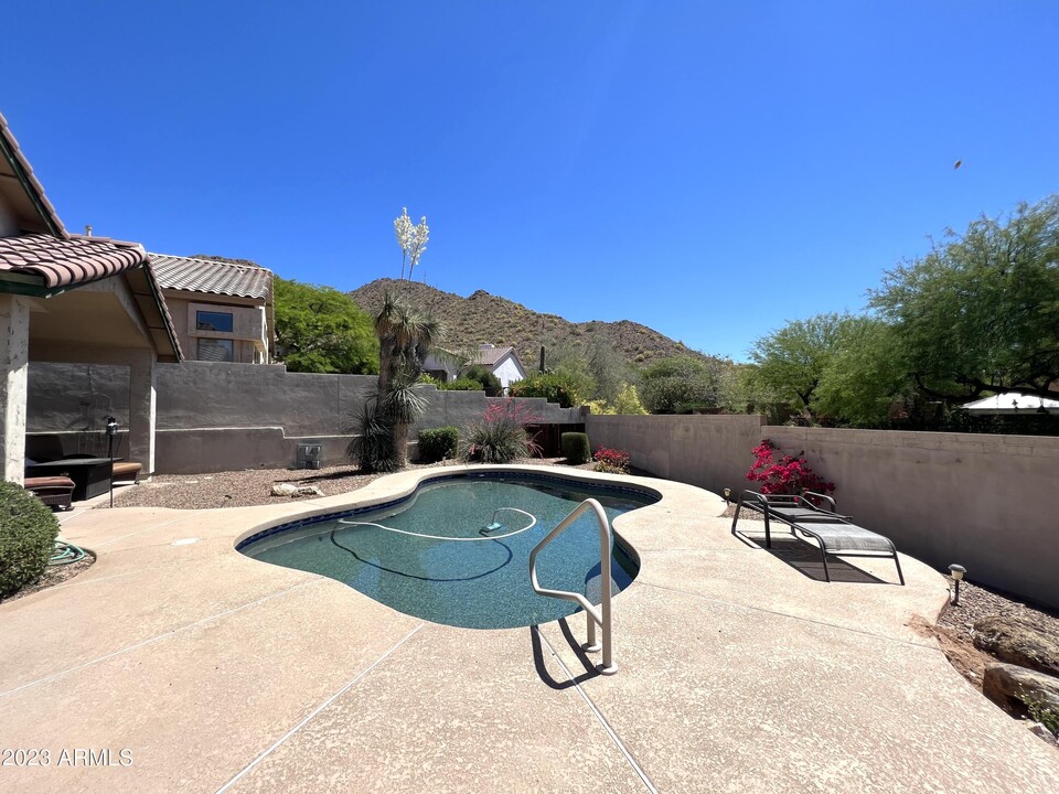 13867 E Paradise Ln in Scottsdale, AZ - Building Photo