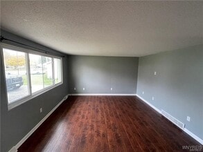 5355 Lake Ave in Orchard Park, NY - Building Photo - Building Photo