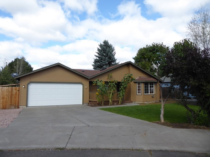1774 NE Bobbie Ct in Bend, OR - Building Photo
