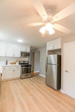 8614 W Berwyn Ave, Unit 3 in Chicago, IL - Foto de edificio - Building Photo