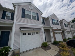Room in Townhome on Murray Br Dr in Charlotte, NC - Building Photo - Building Photo