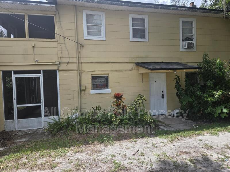 103 Colonial Dr in Auburndale, FL - Building Photo