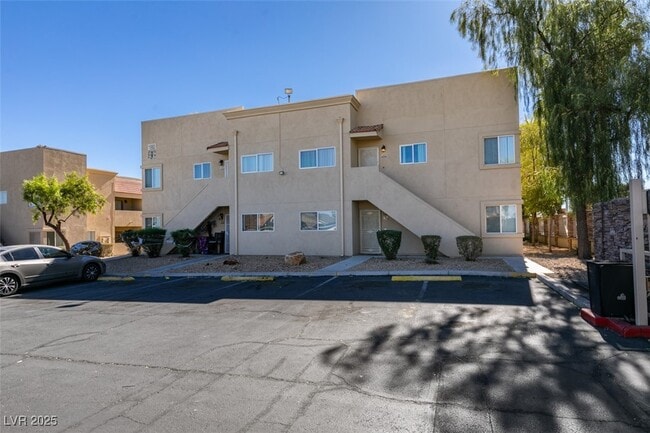 1860 N Decatur Blvd in Las Vegas, NV - Building Photo - Building Photo