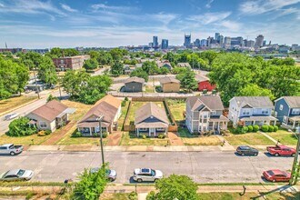226 Treutland Ave in Nashville, TN - Foto de edificio - Building Photo