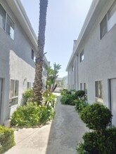 9660 Sepulveda Blvd in North Hills, CA - Building Photo - Building Photo