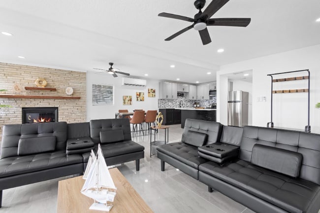 1824 Lake St in Oviedo, FL - Foto de edificio - Building Photo