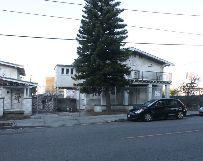 1639 N Edgemont St in Los Angeles, CA - Building Photo - Building Photo