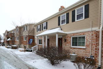 Coventry Garden in Dundee, IL - Building Photo - Building Photo