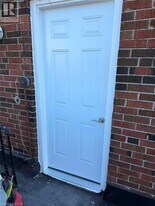 210 Parkdale Ave N in Hamilton, ON - Building Photo