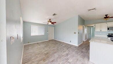 31163 Ave H in Big Pine Key, FL - Foto de edificio - Building Photo