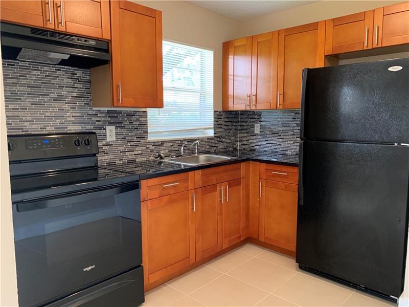 5180 NE 6th Ave in Oakland Park, FL - Building Photo