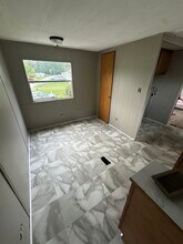 121 Jordan Rd in Timberlake, NC - Foto de edificio - Building Photo