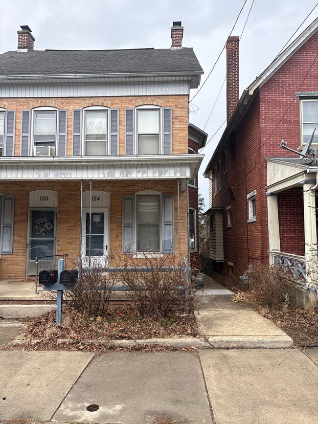 property at 124 S Walnut St