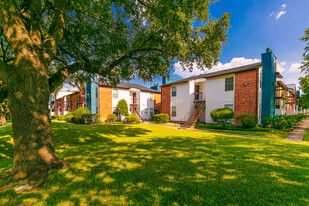 The Daphne Apartments in Houston, TX - Building Photo - Building Photo