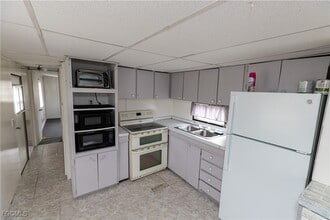 17861 Palm Creek Dr in North Fort Myers, FL - Building Photo - Building Photo