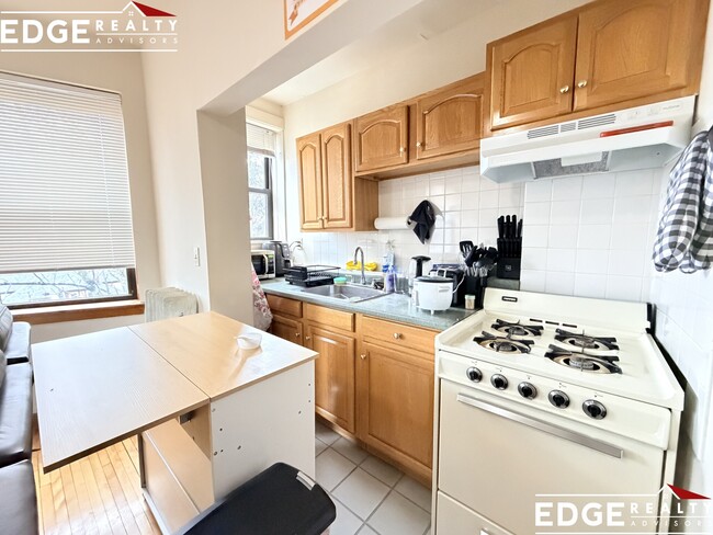 160 Strathmore Rd, Unit 23 in Boston, MA - Foto de edificio - Building Photo