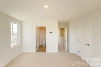 8025 District Dr in Charlotte, NC - Building Photo - Building Photo