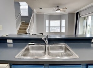 2550 Grand Central Pkwy in Orlando, FL - Building Photo - Building Photo