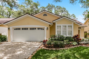 2558 Wrencrest Cir in Valrico, FL - Building Photo