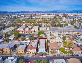 837 W 42nd Pl in Los Angeles, CA - Building Photo - Building Photo