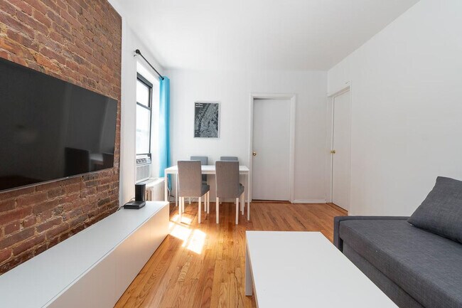315 E 95th St in New York, NY - Building Photo - Building Photo