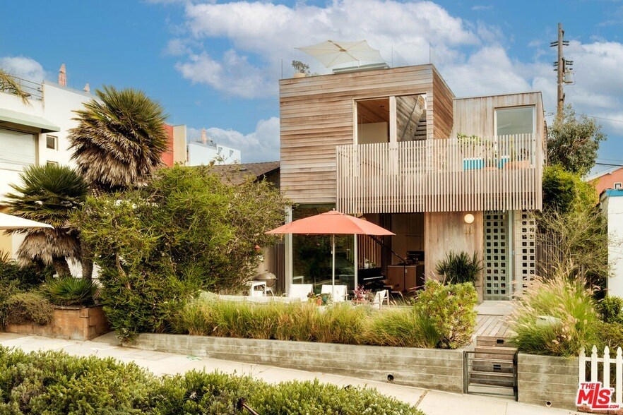 260 31st St in Hermosa Beach, CA - Building Photo