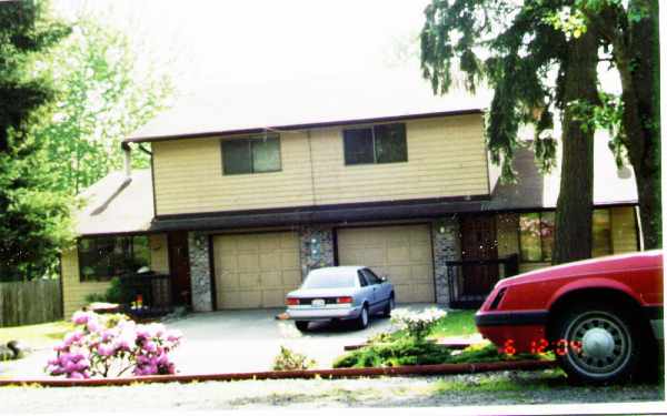 14115 Admiralty Way in Lynnwood, WA - Building Photo